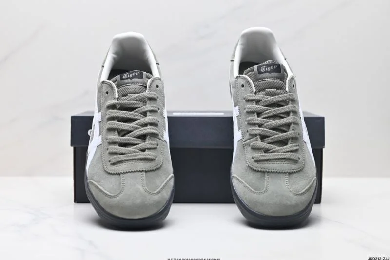 Neat Asics Shoes 3758