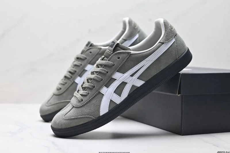 Neat Asics Shoes 3758
