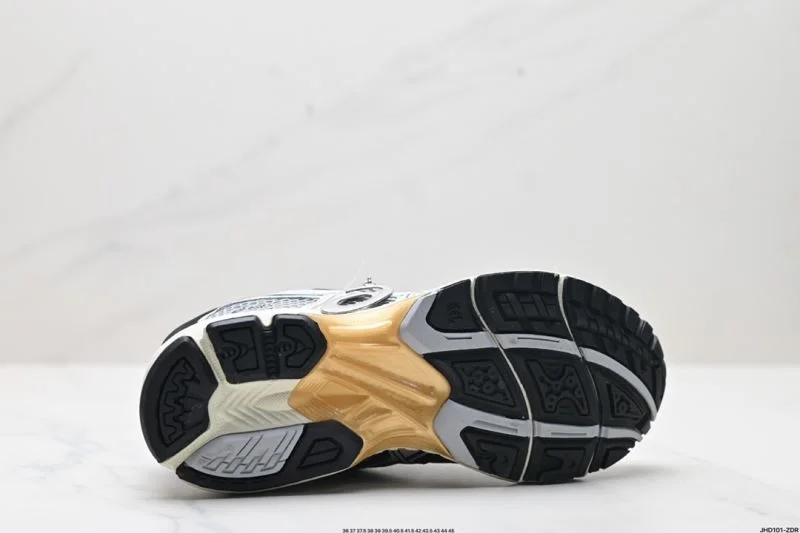 Comfortable Asics Shoes 3709
