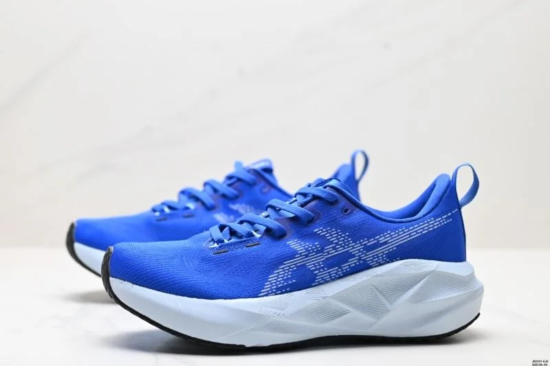 Asics Shoes WellDesigned 3705