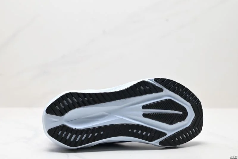 Asics Shoes WellDesigned 3705