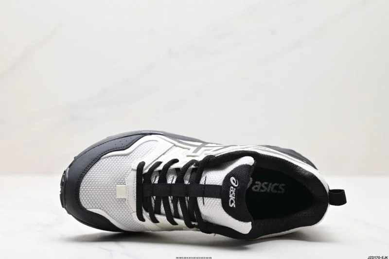Asics Shoes WellDesigned 3696