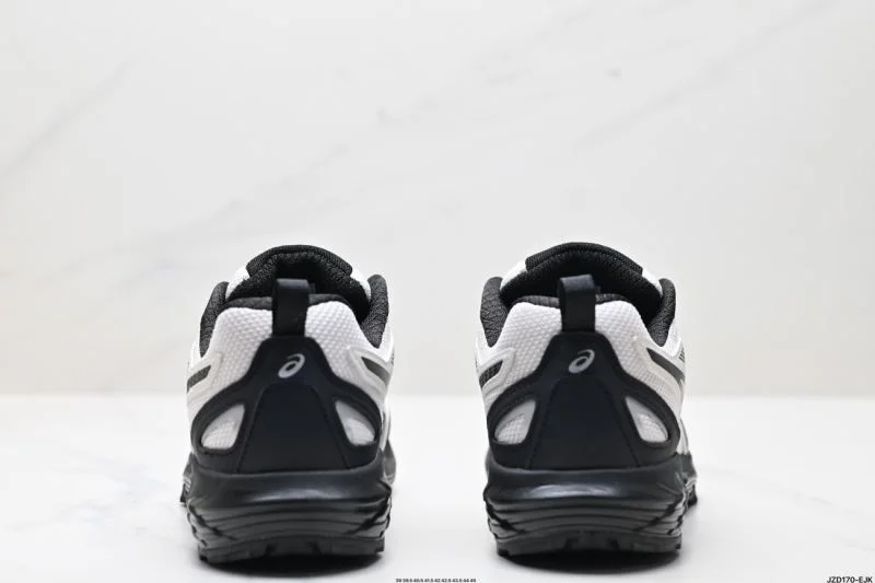 Asics Shoes WellDesigned 3696