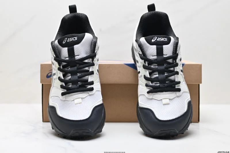 Asics Shoes WellDesigned 3696