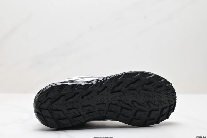 Asics Shoes WellDesigned 3696