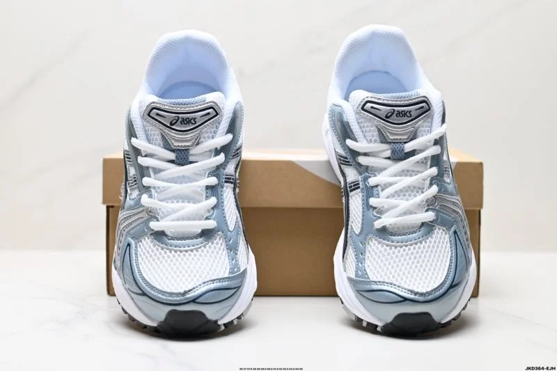 MoistureWicking Asics Shoes 3698