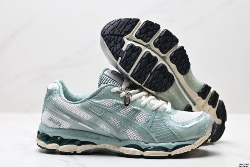 Youthful Asics Shoes 3673
