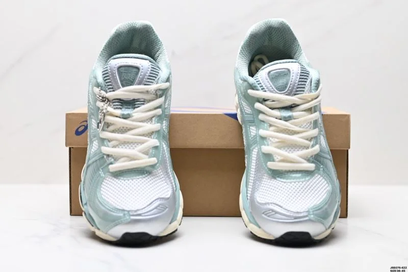 Youthful Asics Shoes 3673
