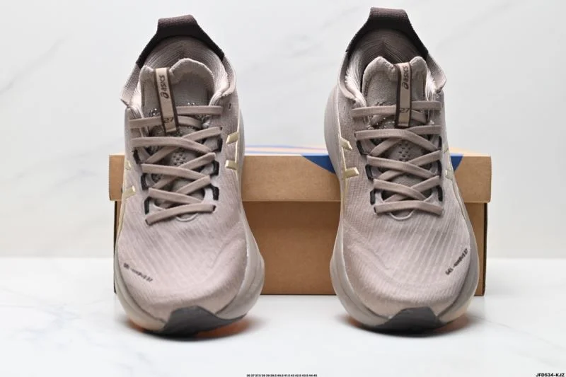 Sleek Asics Shoes 3641