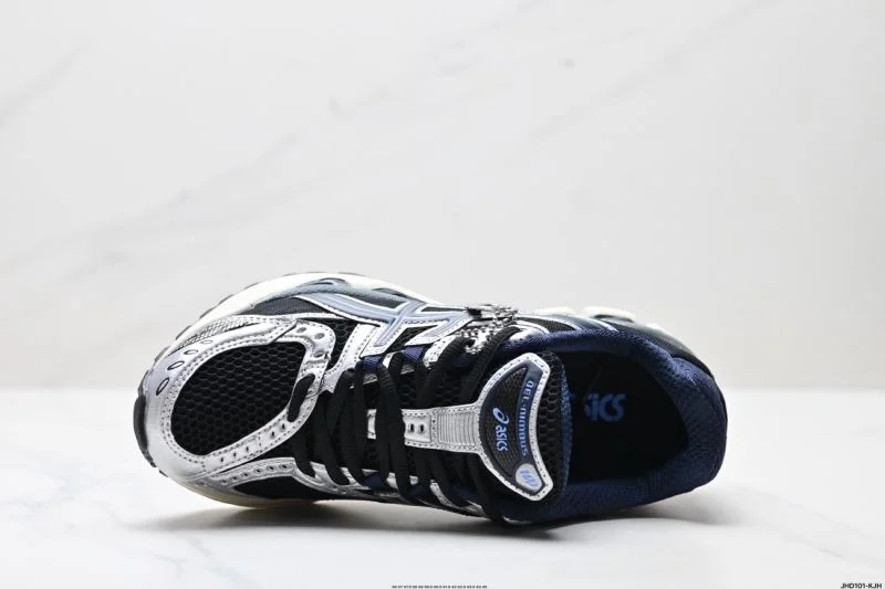 Modern Asics Shoes 3633