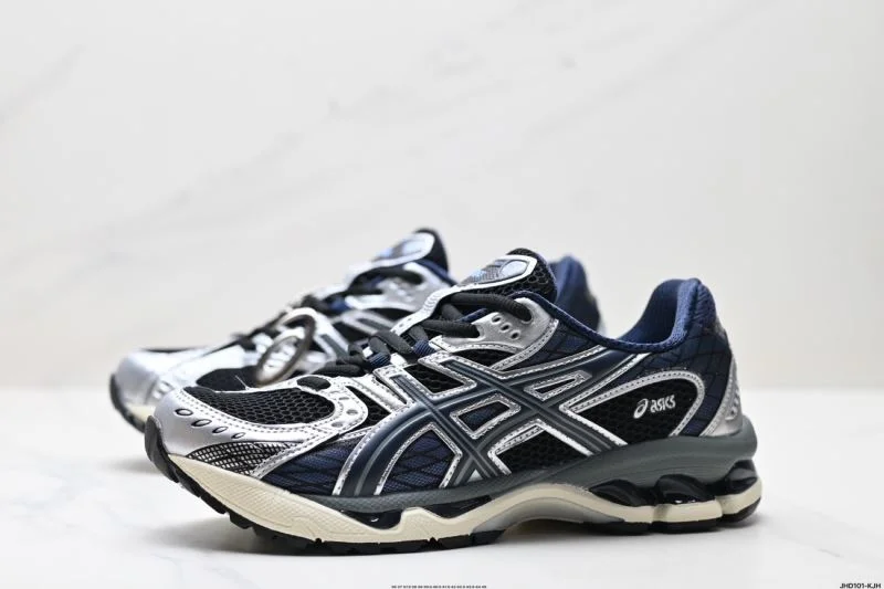 Modern Asics Shoes 3633