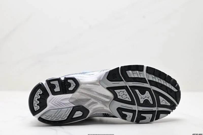 Asics Shoes Refined 3625