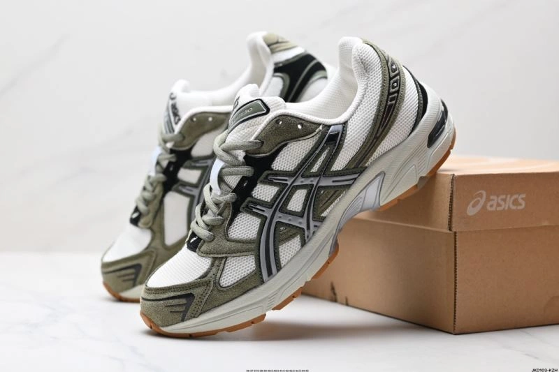 Vibrant Asics Shoes 2712