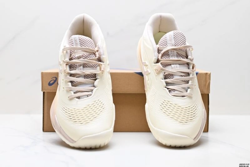 Neat Asics Shoes 2673