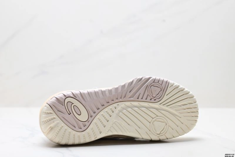 Neat Asics Shoes 2673