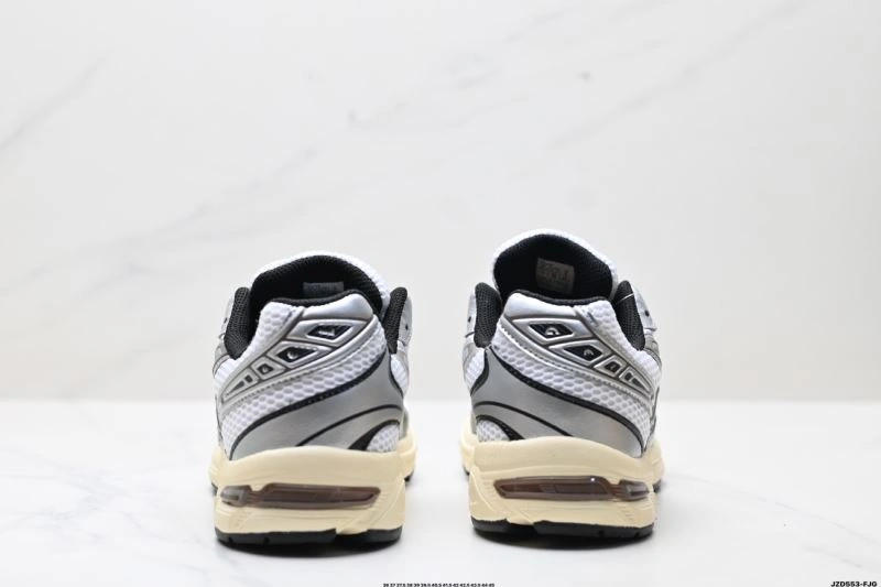 Functional Asics Shoes 2644