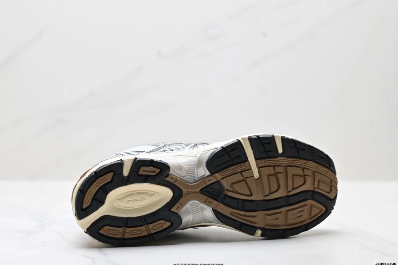 Functional Asics Shoes 2644