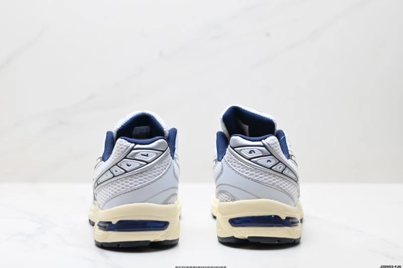 Lightweight Asics Shoes 2664