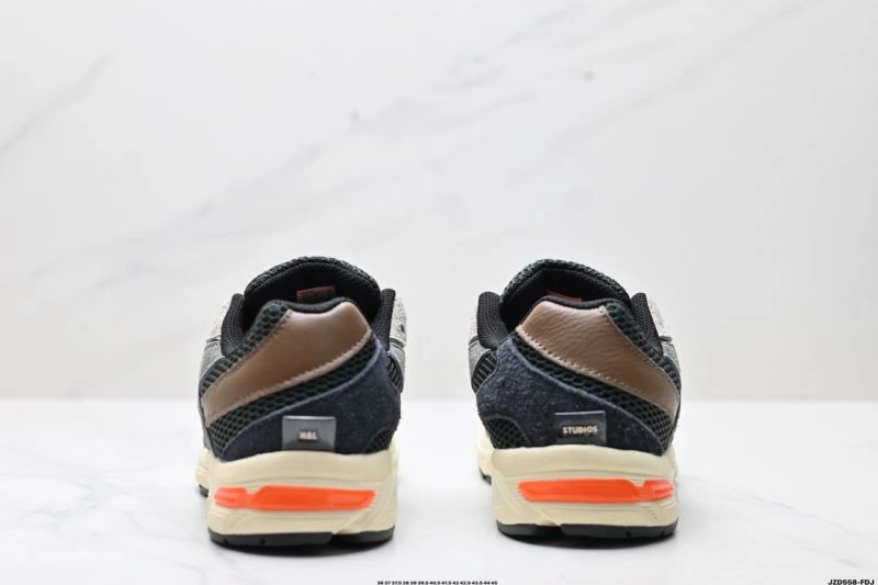 Sporty Asics Shoes 2637