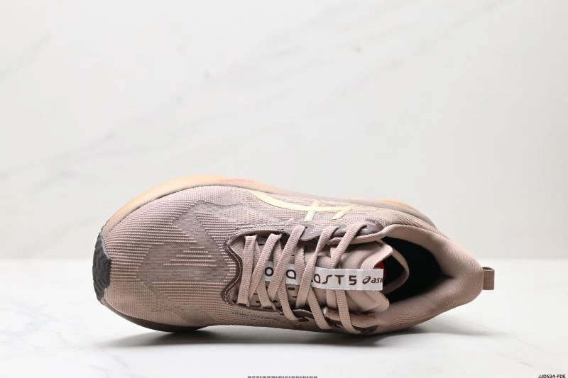 Lightweight Asics Shoes 2600