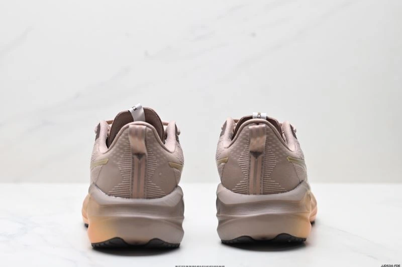 Lightweight Asics Shoes 2600