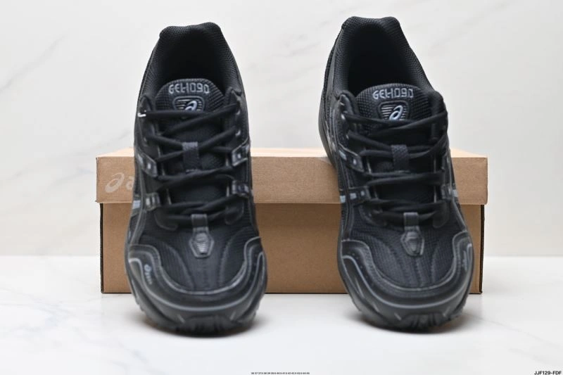 Thermal Asics Shoes 2583