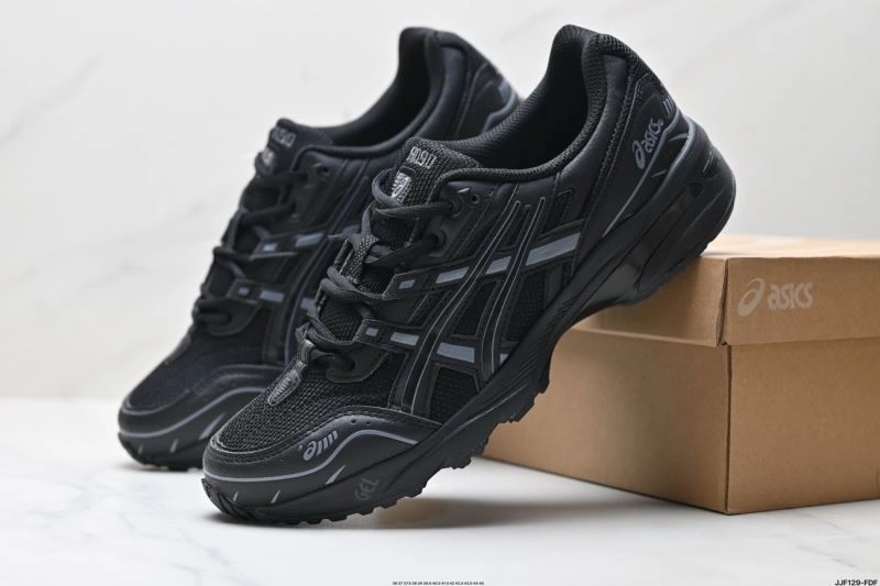 Thermal Asics Shoes 2583