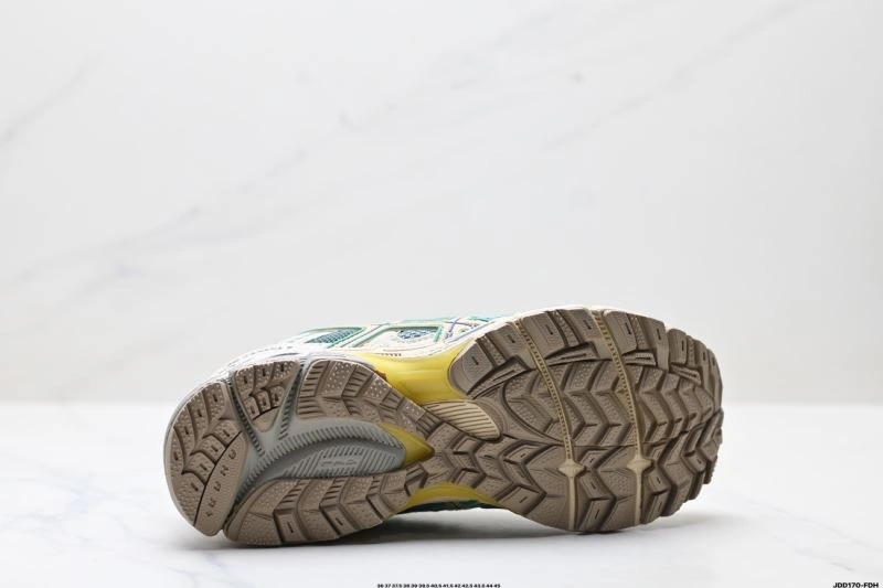 Contemporary Asics Shoes 2556
