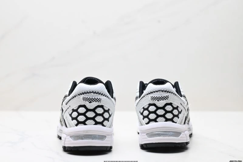 Flexible Asics Shoes 2569