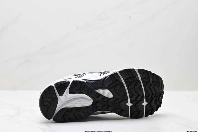 Flexible Asics Shoes 2569