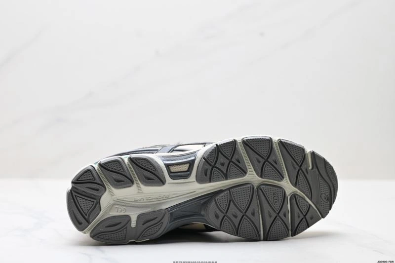 Trendsetting Asics Shoes 2526