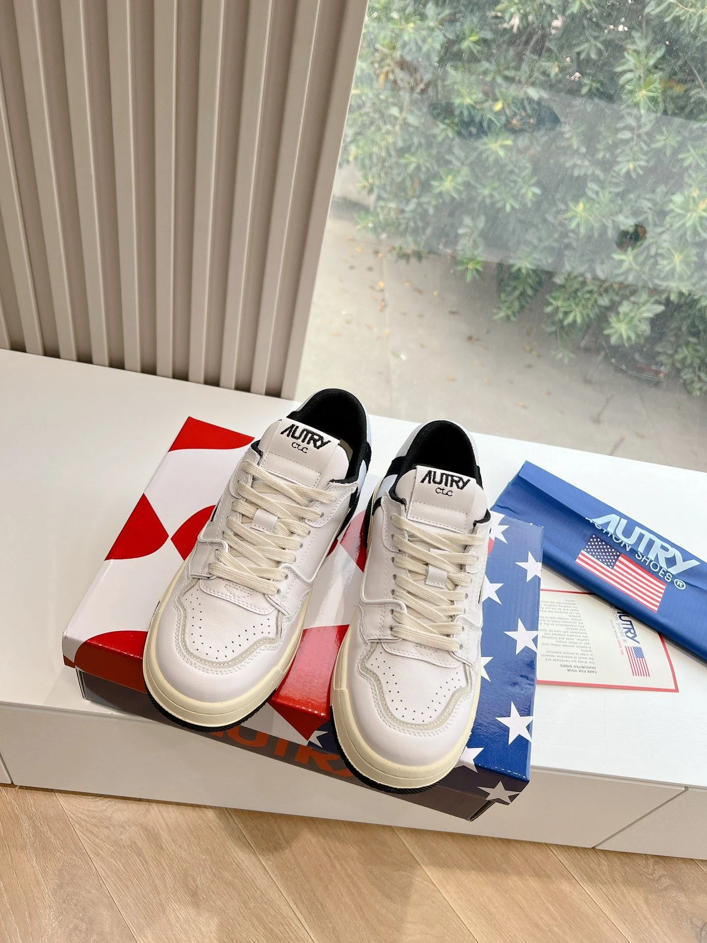 Fashionable Autry Shoes 8373