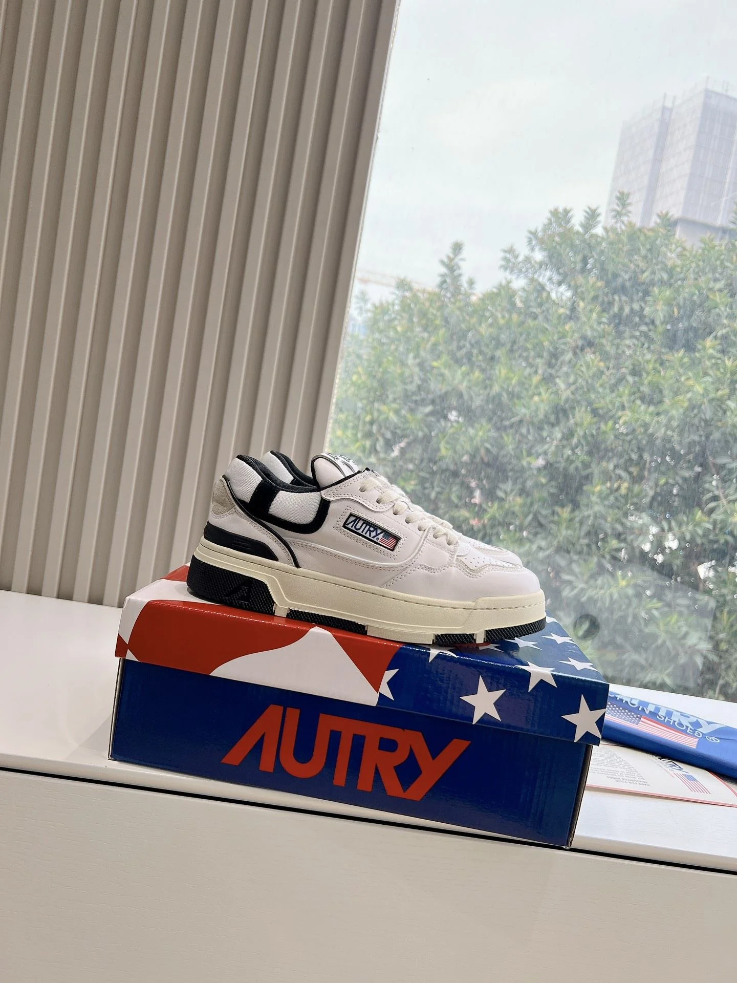 Fashionable Autry Shoes 8373