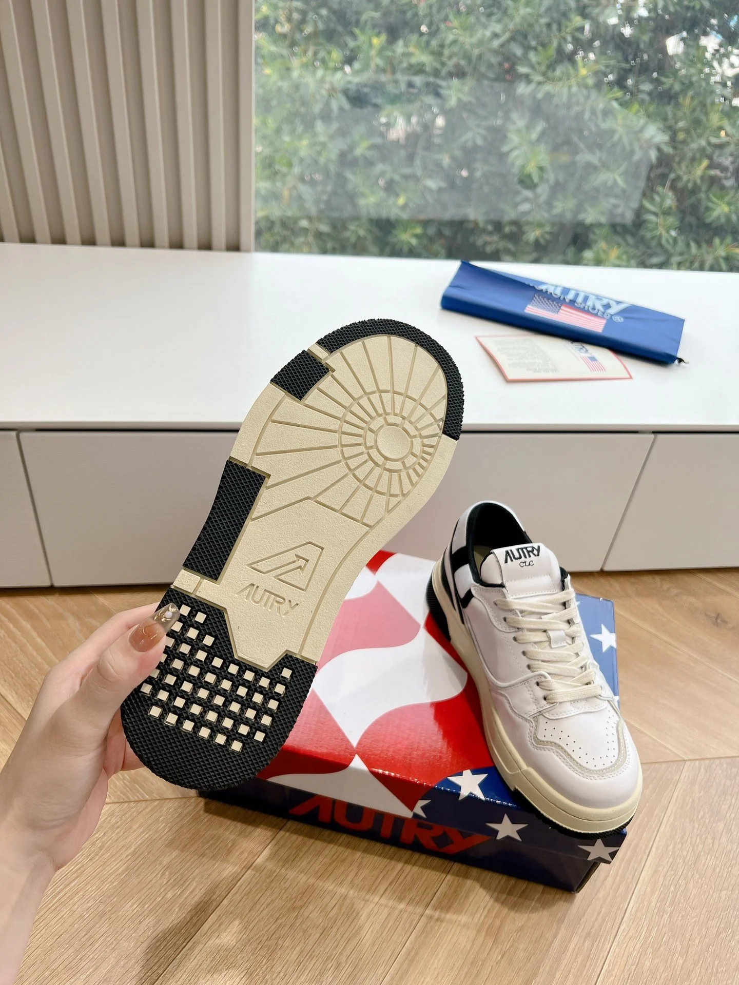 Fashionable Autry Shoes 8373