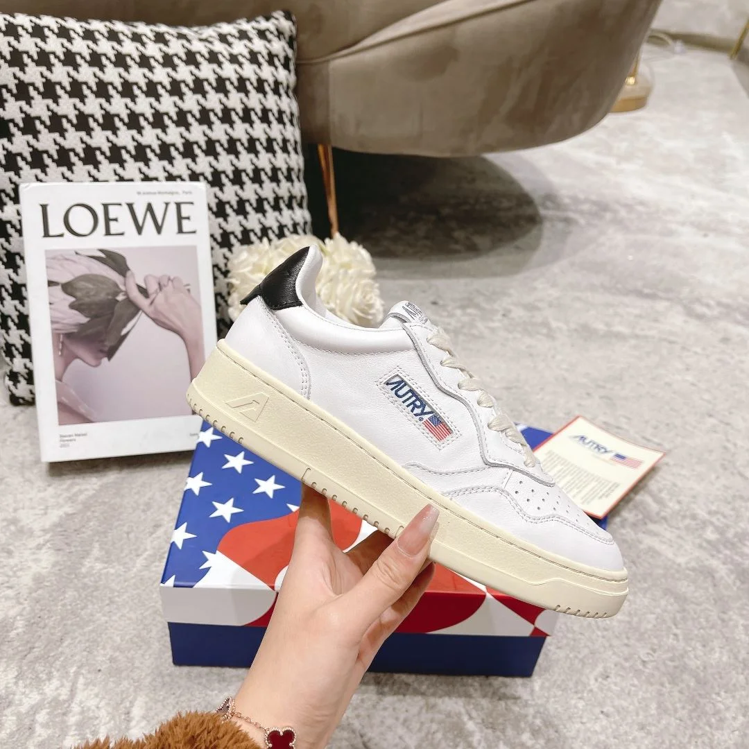 Lightweight Autry Shoes 8355