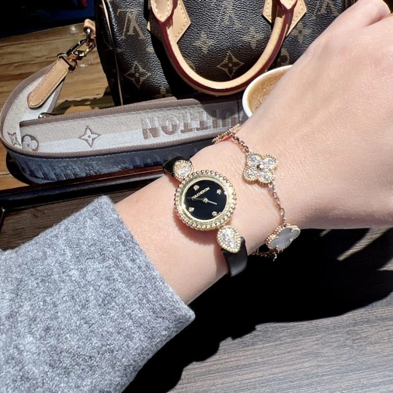 Sporty BOUCHERON Watches 177422