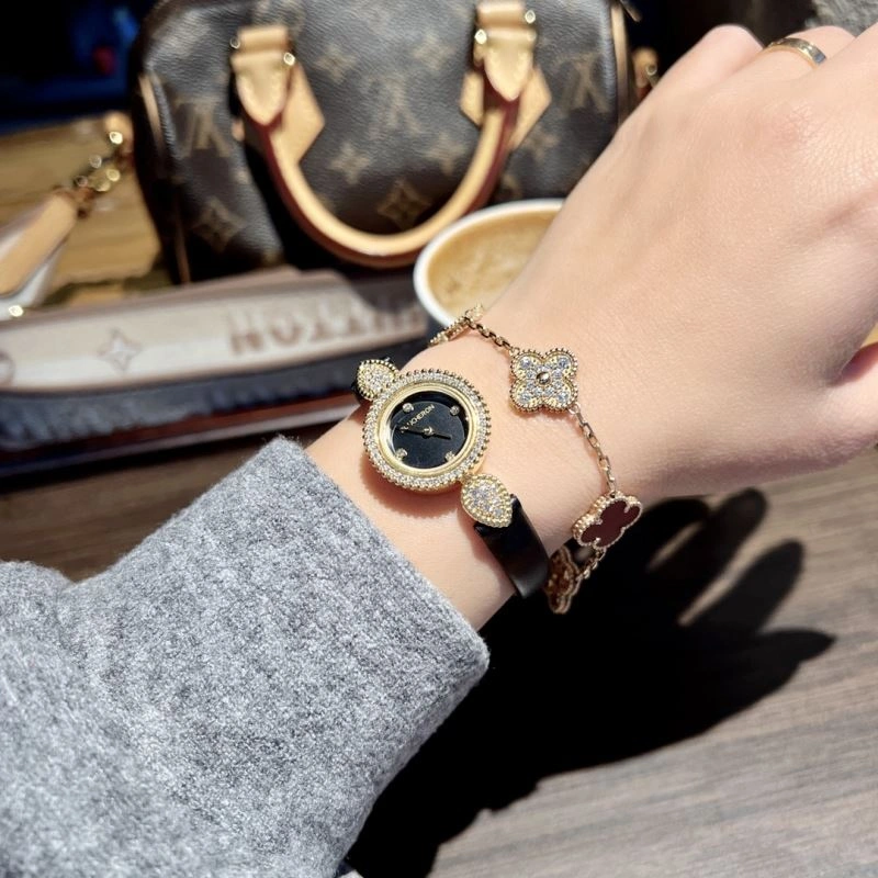 Sporty BOUCHERON Watches 177422