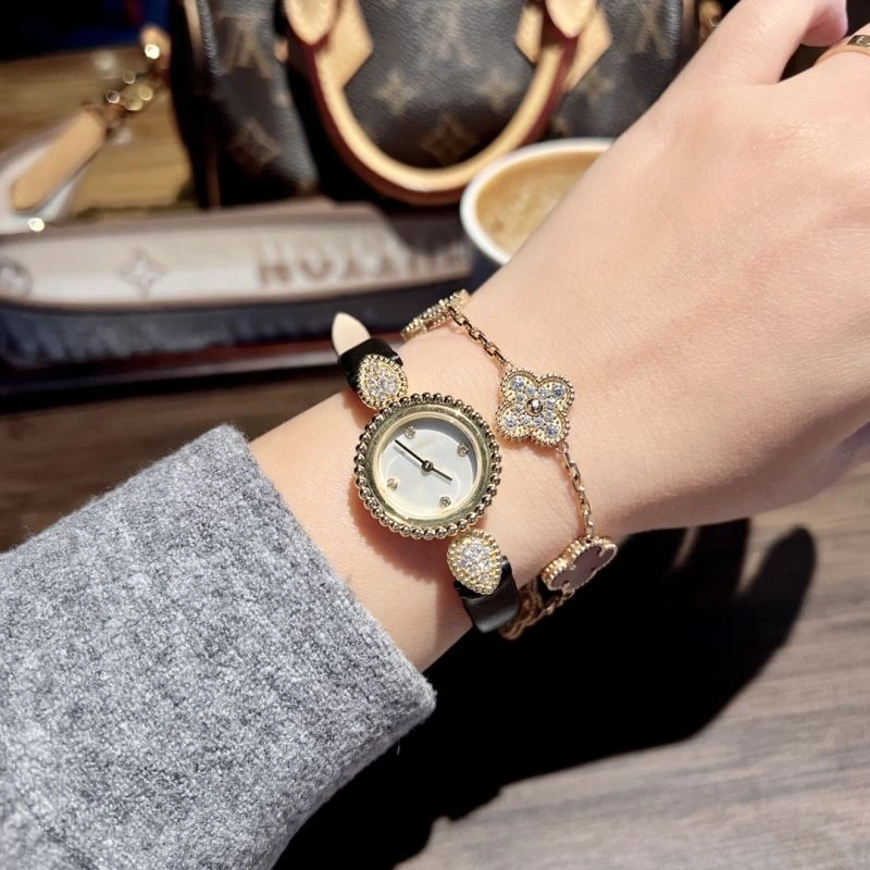 Sporty BOUCHERON Watches 177422