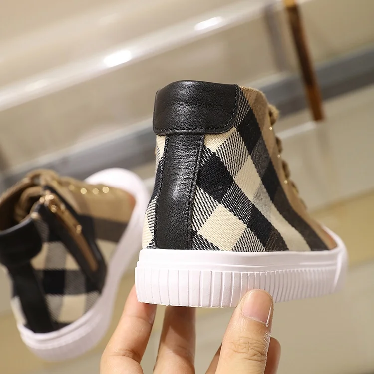 Supportive BURBERRY SHOES 29979