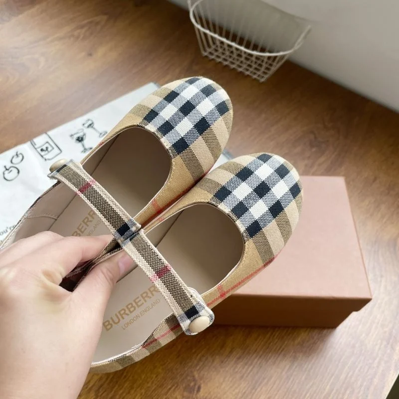 Original BURBERRY SHOES 29943
