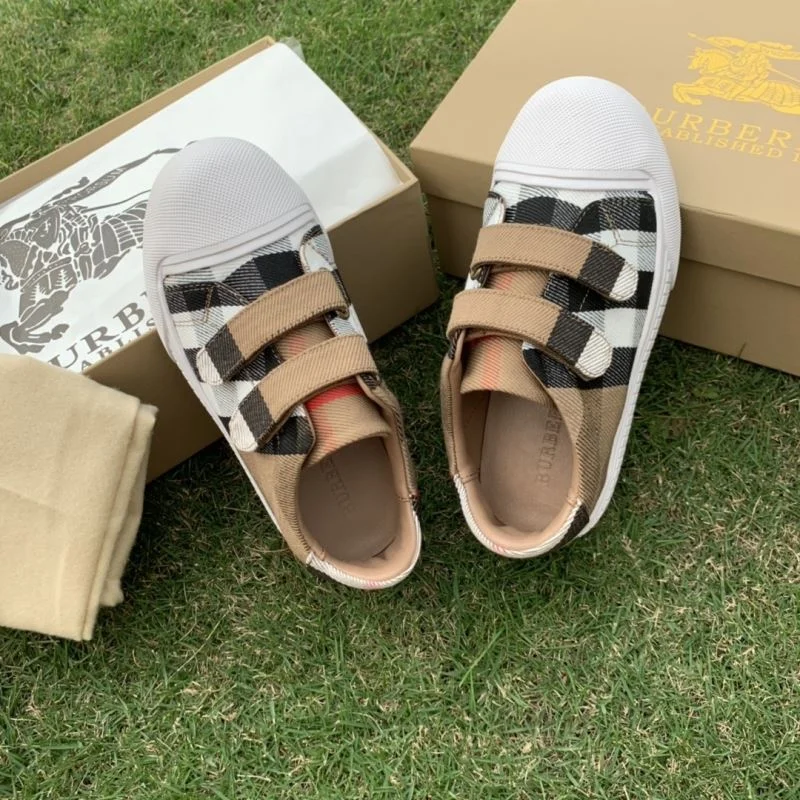 Functional BURBERRY SHOES 29934