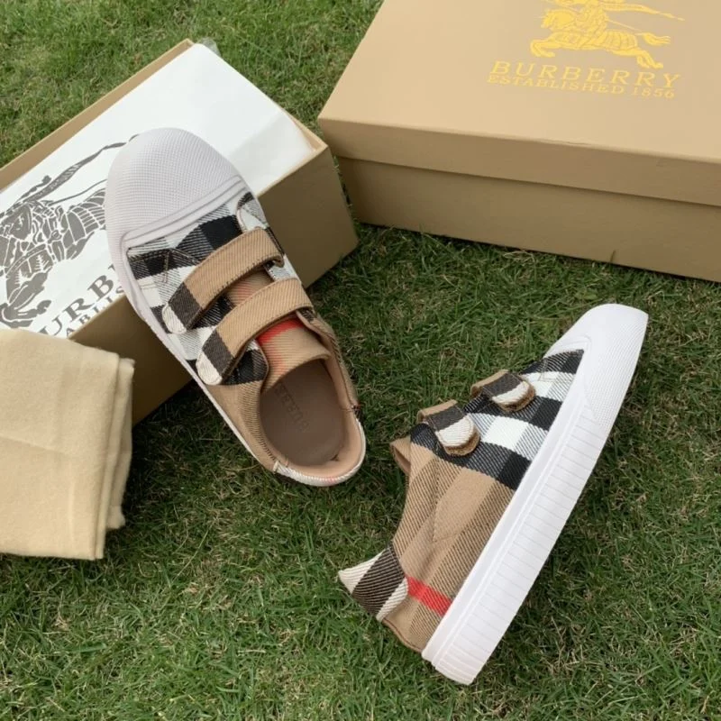Functional BURBERRY SHOES 29934