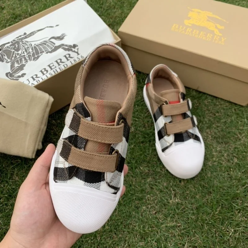 Functional BURBERRY SHOES 29934