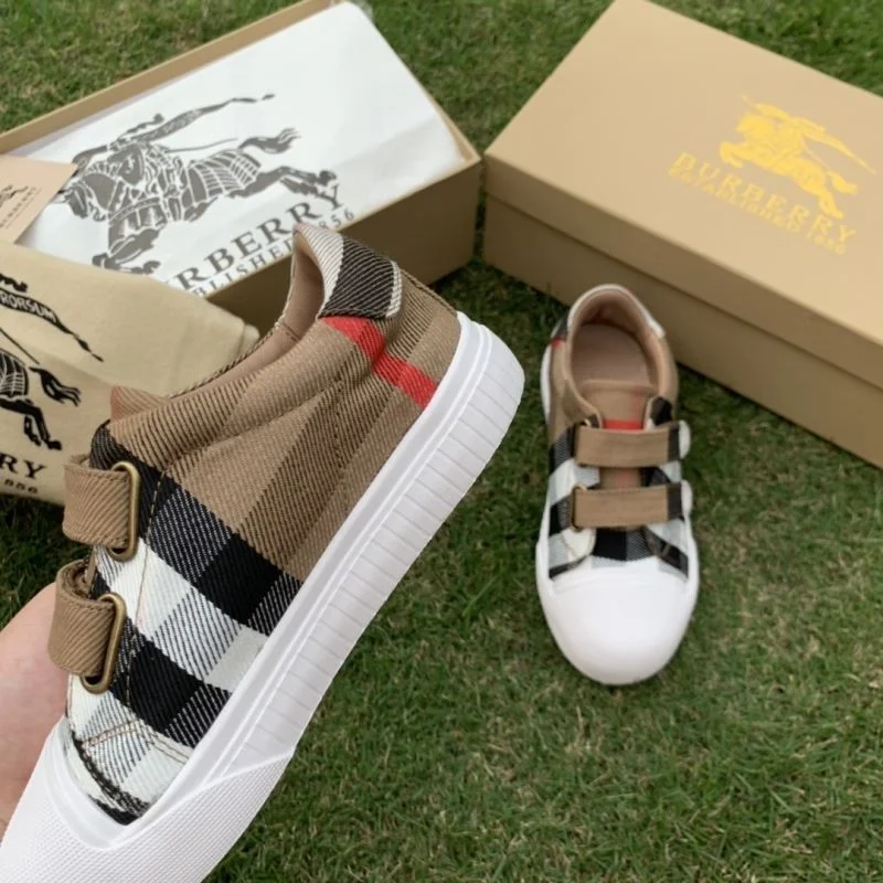 Functional BURBERRY SHOES 29934