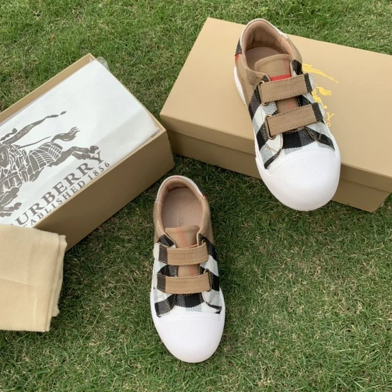 Functional BURBERRY SHOES 29934