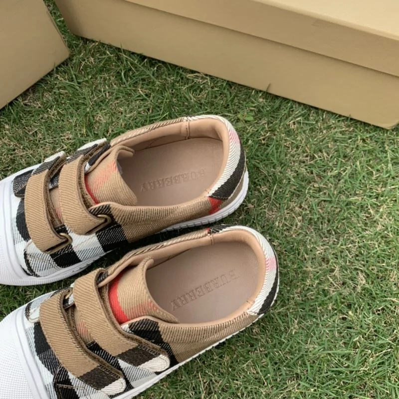 Functional BURBERRY SHOES 29934