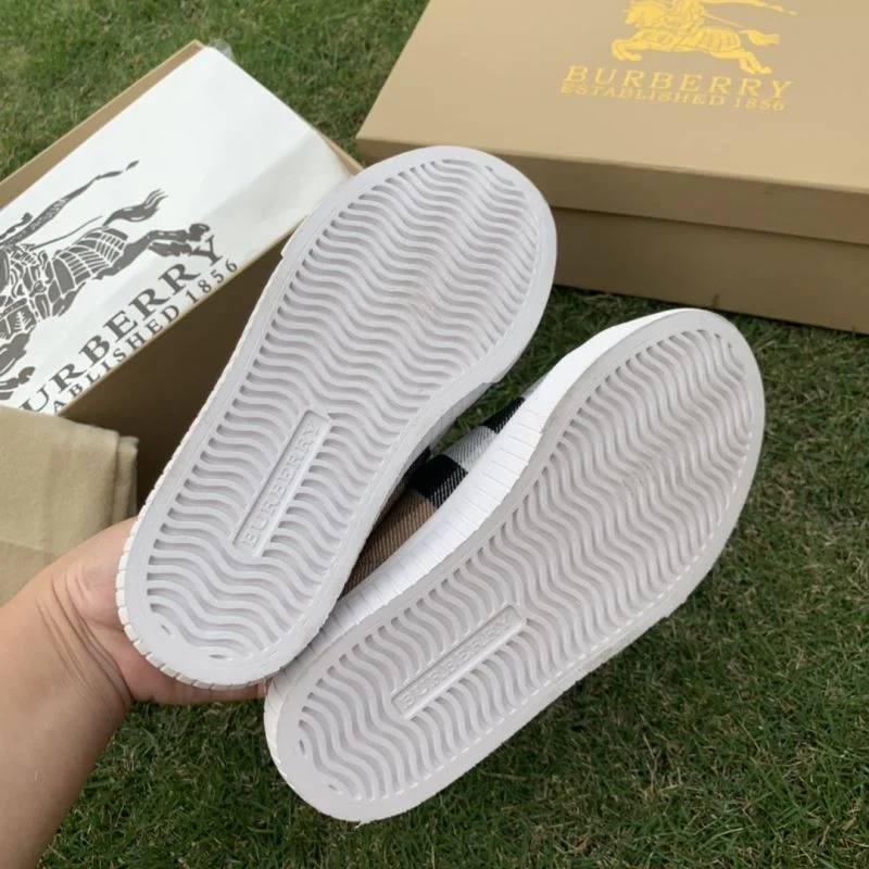 Functional BURBERRY SHOES 29934