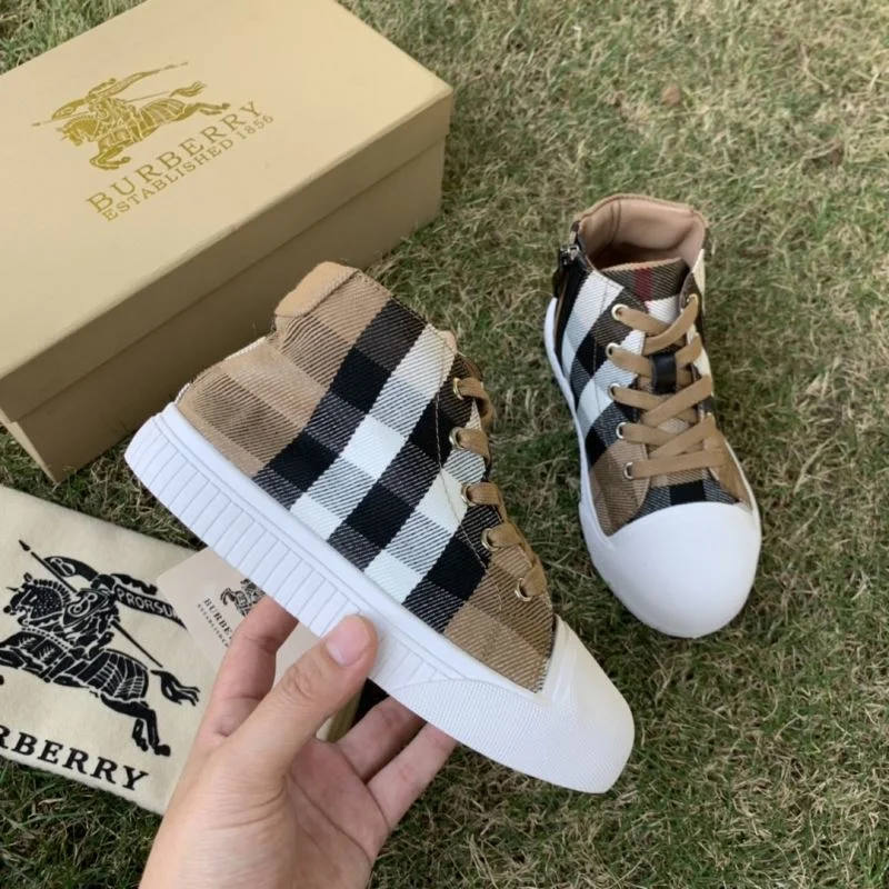 Functional BURBERRY SHOES 29935