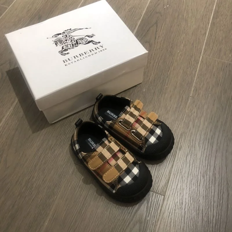 Practical BURBERRY SHOES 29909