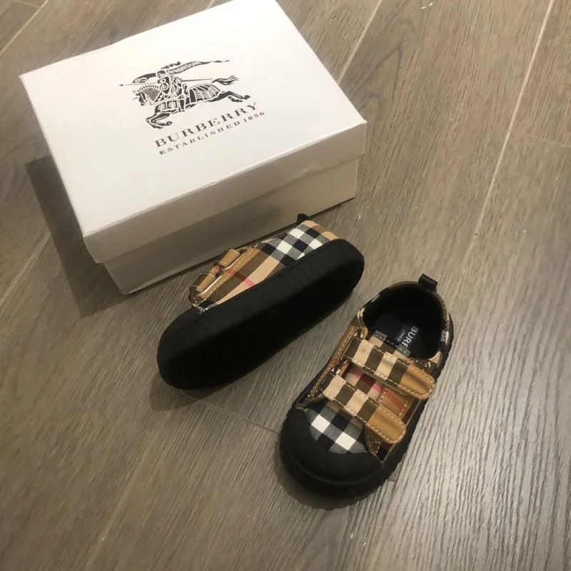 Practical BURBERRY SHOES 29909